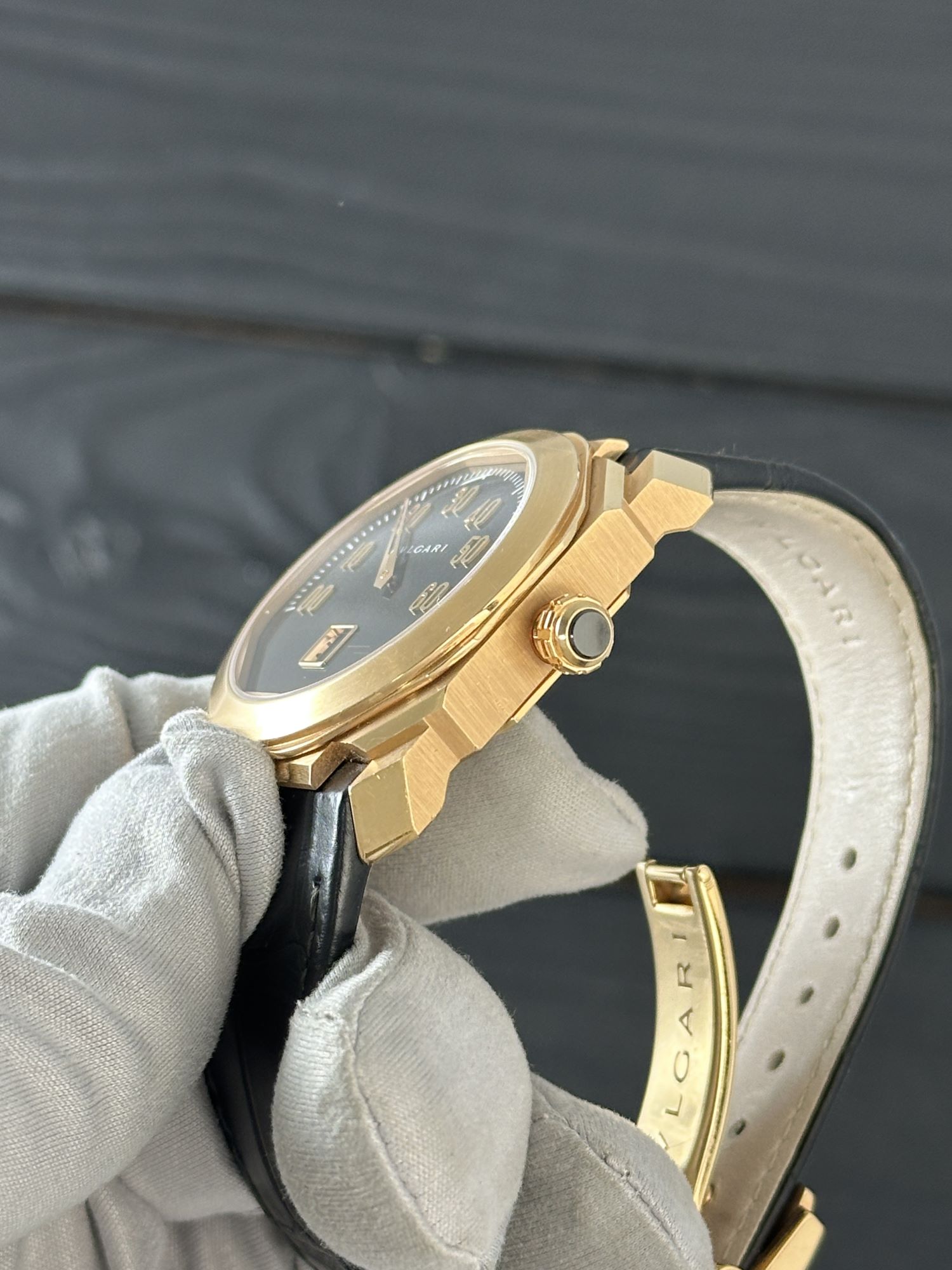 Ineichen Auctioneers - Octo Mono-Rétrograde Rose Gold
