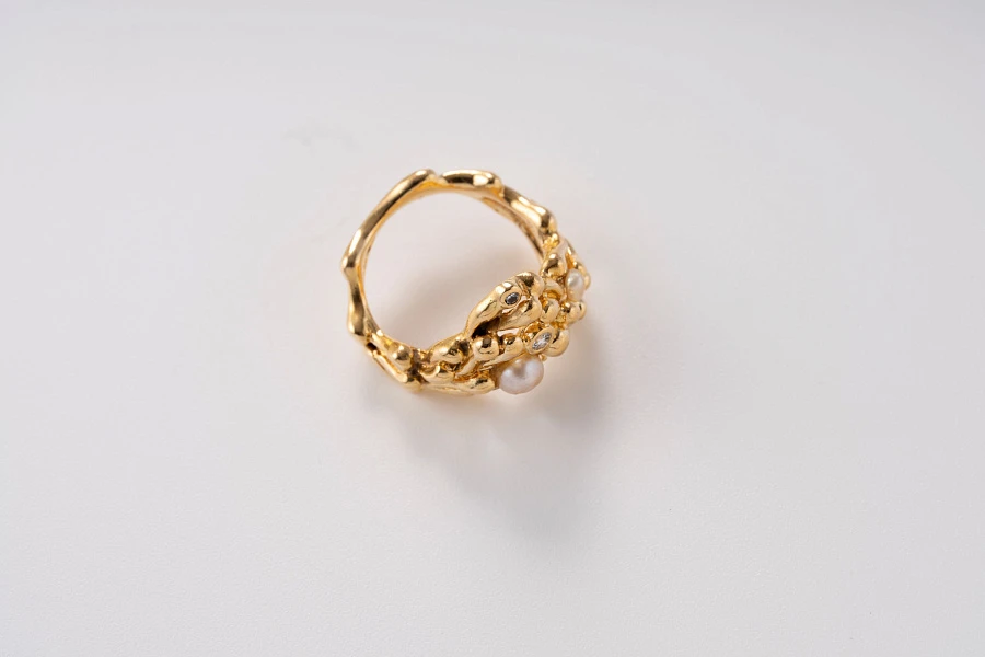 Set of a Watch and Complementary Jewelry in 18k Yellow Gold