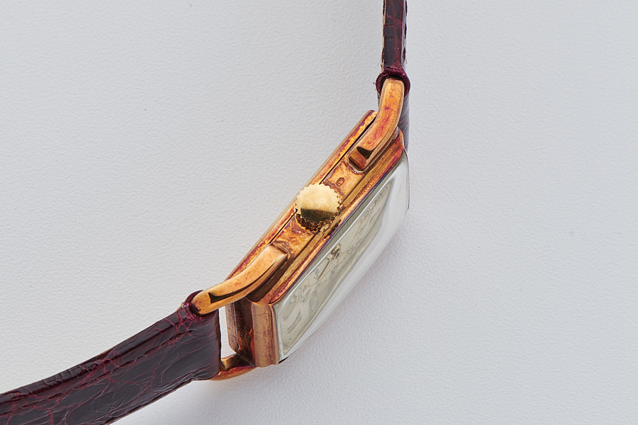 Rectangular Dress Watch in 14k Yellow Gold with Intense Pink Patina
