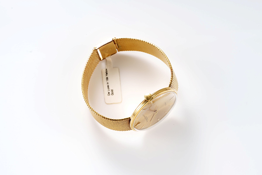 De Luxe Ref. 1210 in 18k Yellow Gold