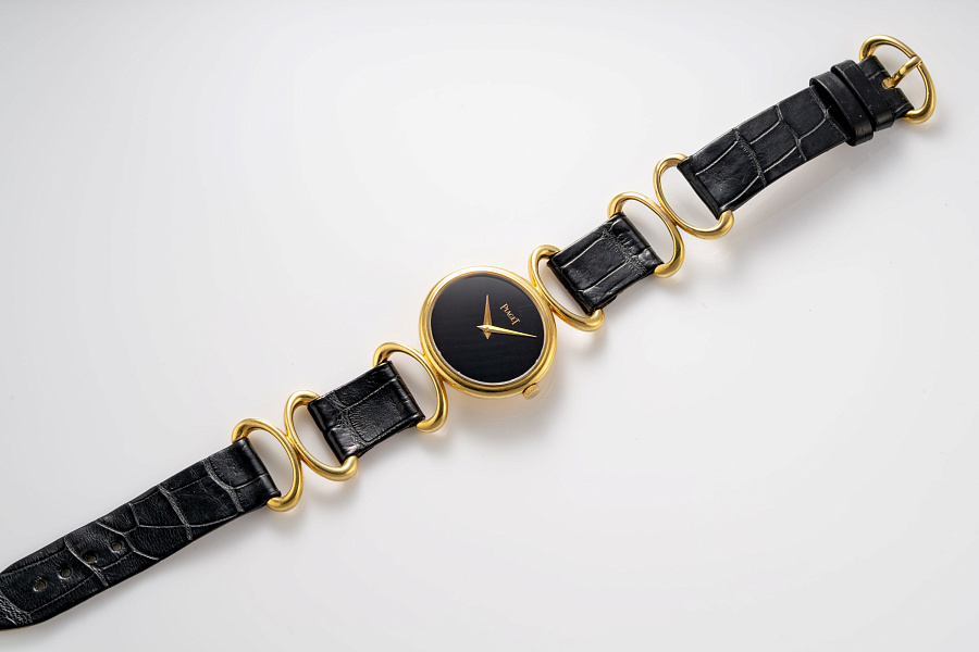Oval Dress Watch Ref.9802D with Gold and Leather Bracelet