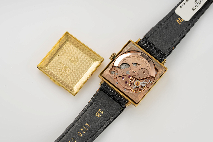 Automatic Square Ref. 14249 SC in 18k Yellow Gold