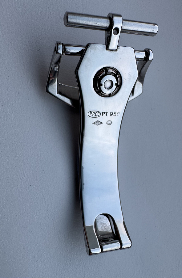 16mm Chevron-style Deployment Clasp in Platinum 950