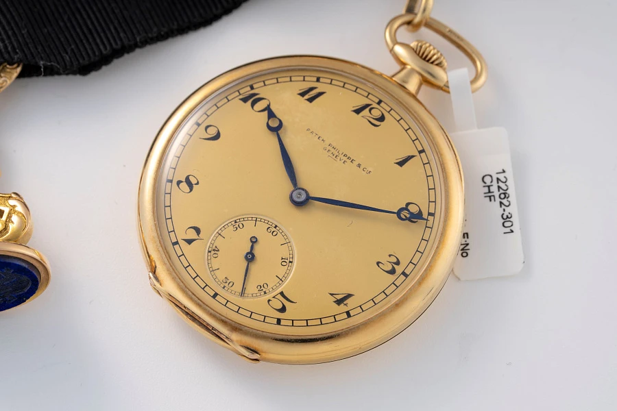 Pocket Watch in 18k Yellow Gold on Decorative Seal Pendant