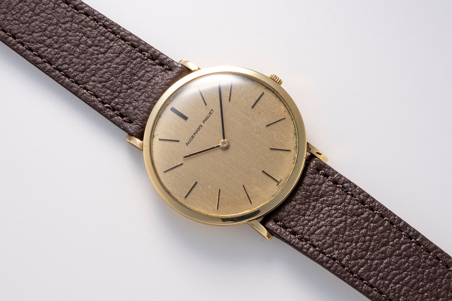 Ultra Thin Dress Watch in 18k Yellow Gold