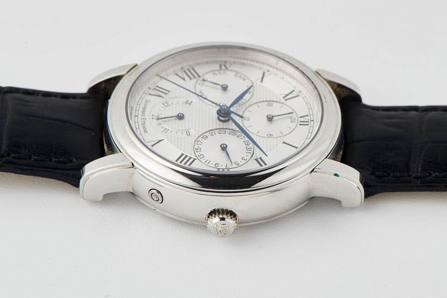 Calendar in Stainless Steel