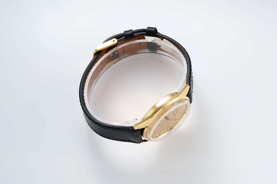 Angular Dress Watch Ref. 1810 in 18k Yellow Gold