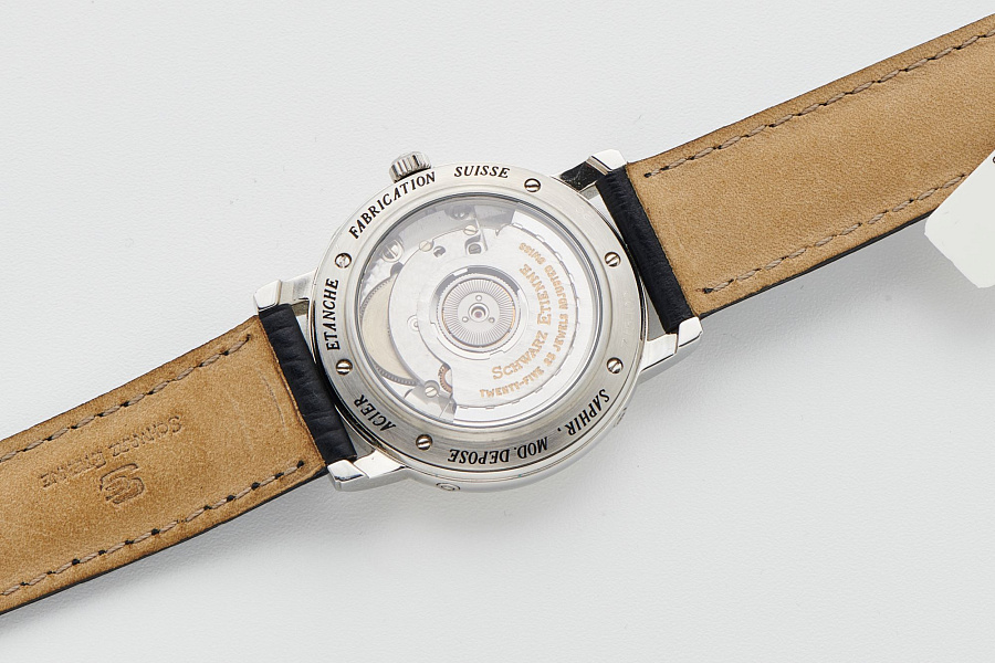 Calendar in Stainless Steel