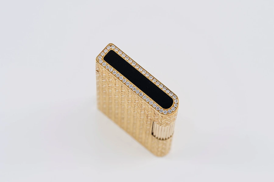 Khanjar-set Wristwatch, onyx Goldring, Lighter, Keychain all in 18k yellow gold