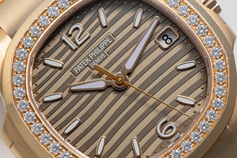 Nautilus Ref. 7010 in 18k Rose Gold
