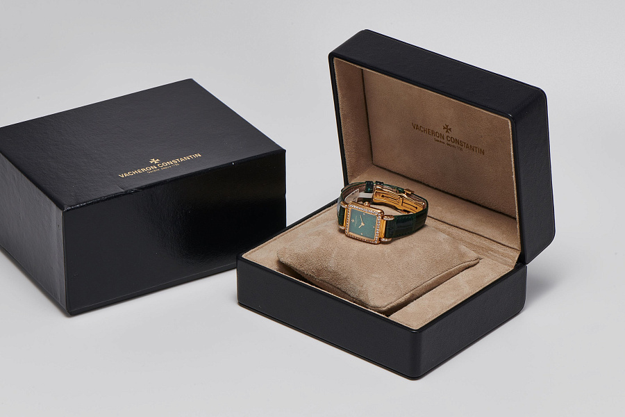 Green Stone Dial Ladies Watch in 18k Yellow Gold
