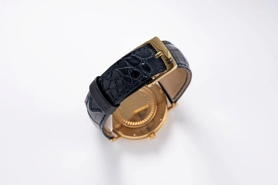 Classique Ref. 3910 in 18k Yellow Gold