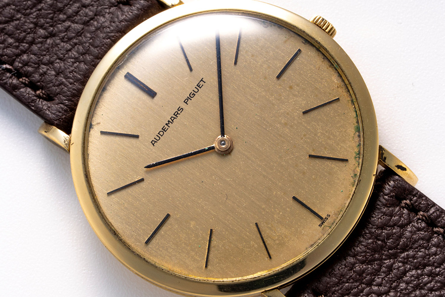 Ultra Thin Dress Watch in 18k Yellow Gold