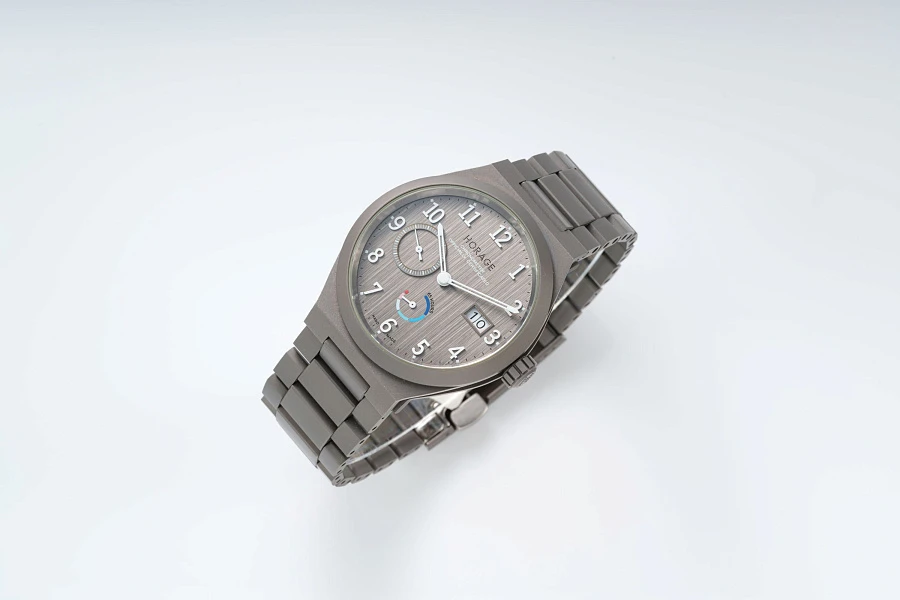 Autark 10 Years Edition in Titanium
