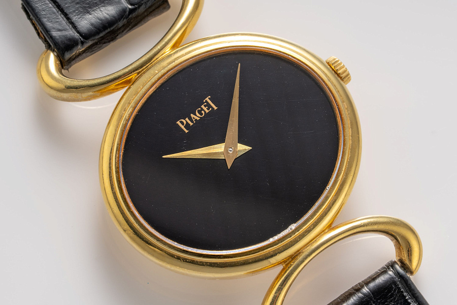Oval Dress Watch Ref.9802D with Gold and Leather Bracelet
