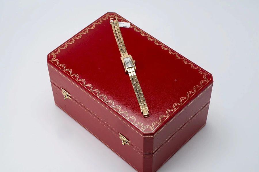 Tank Ref. 2562 in 18k Yellow Gold