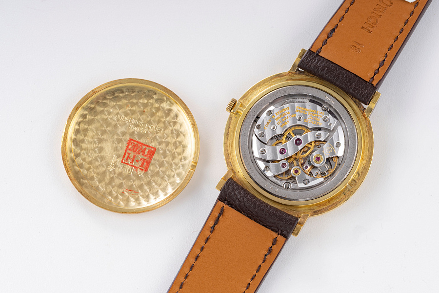 Ultra Thin Dress Watch in 18k Yellow Gold