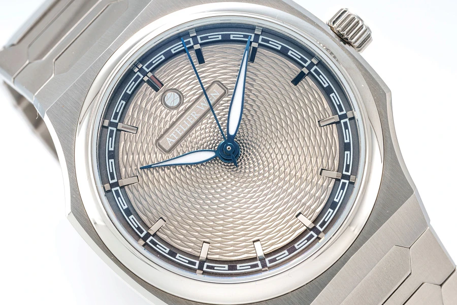 Perception V1 'Ying' in Stainless Steel