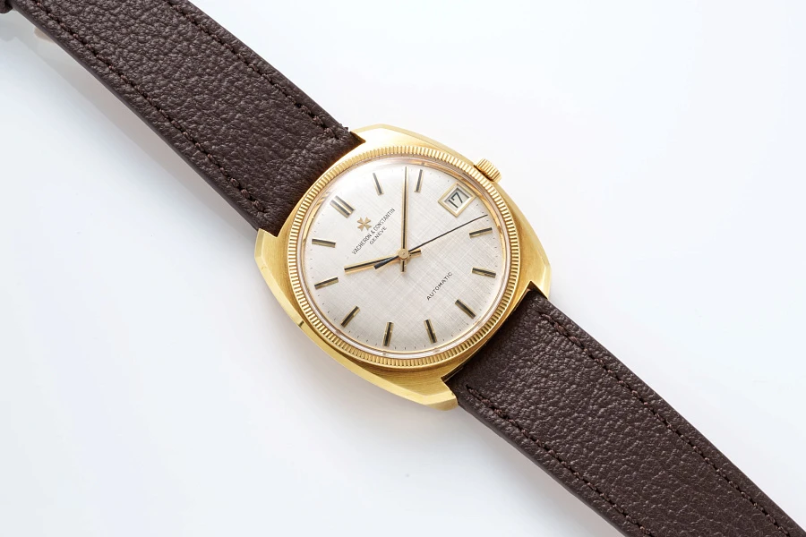 Cushion Case in 18k Yellow Gold