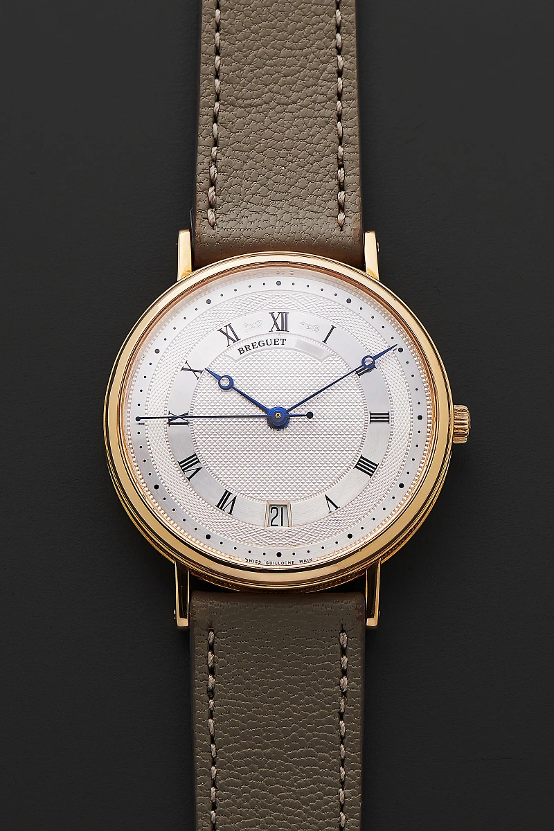 Classique Ref. 5930 in 18k Yellow Gold