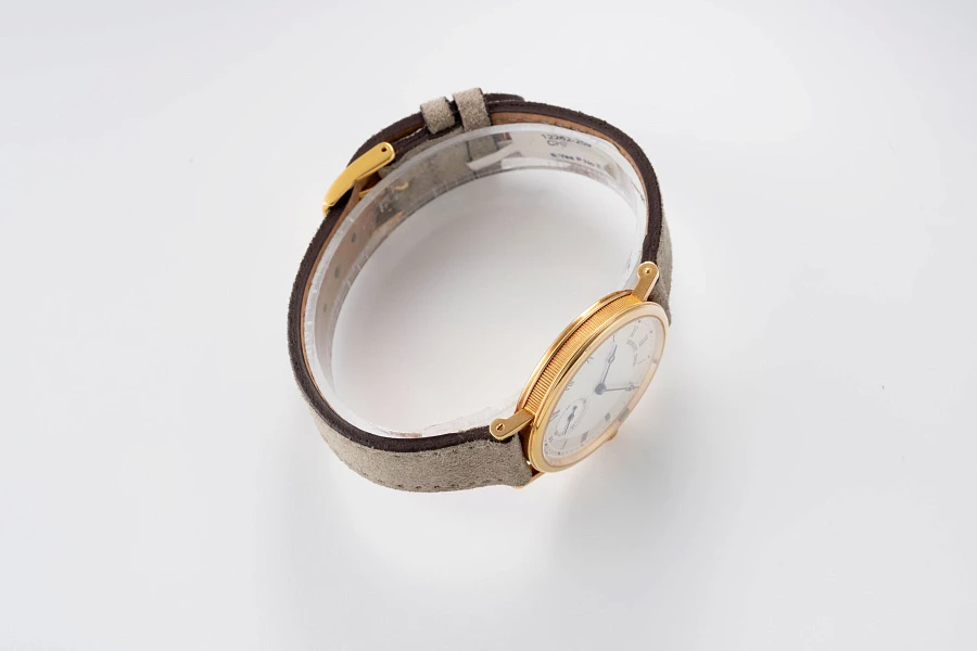 Classique Ref. 5907 in 18k Yellow Gold
