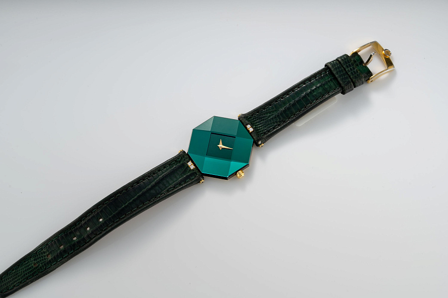 Green Sapphire in 18k Yellow Gold