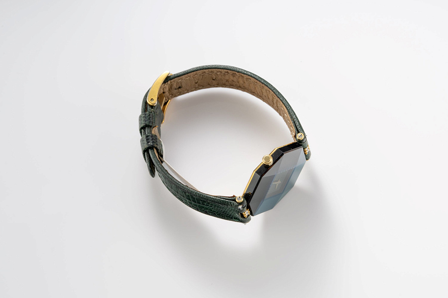 Green Sapphire in 18k Yellow Gold