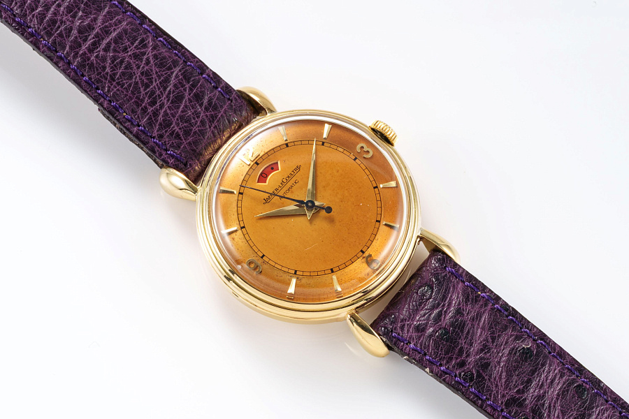 Teardrop Lugs Dress Watch with Power Reserve in 18k Yellow Gold