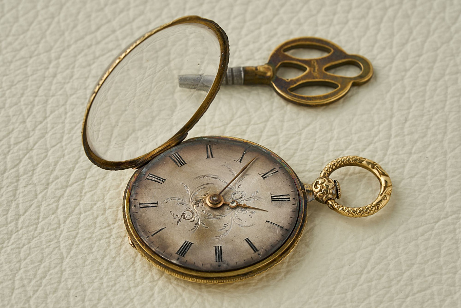 Small Pocket Watch 18k Yellow-Gold 32mm with Key