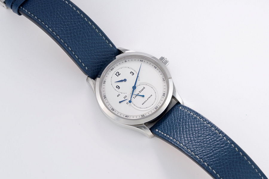 Régulateur in Stainless Steel