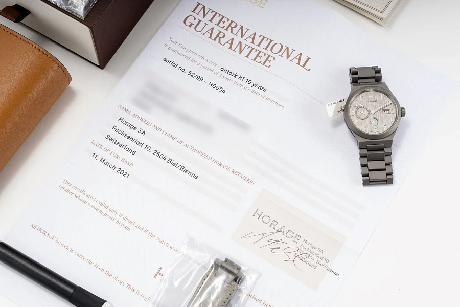 Autark 10 Years Edition in Titanium