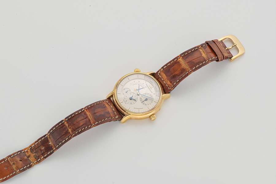 Geographic Ref. 139.1.92 in 18k Yellow Gold