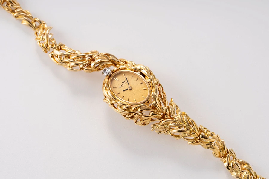 Set of a Watch and Complementary Jewelry in 18k Yellow Gold