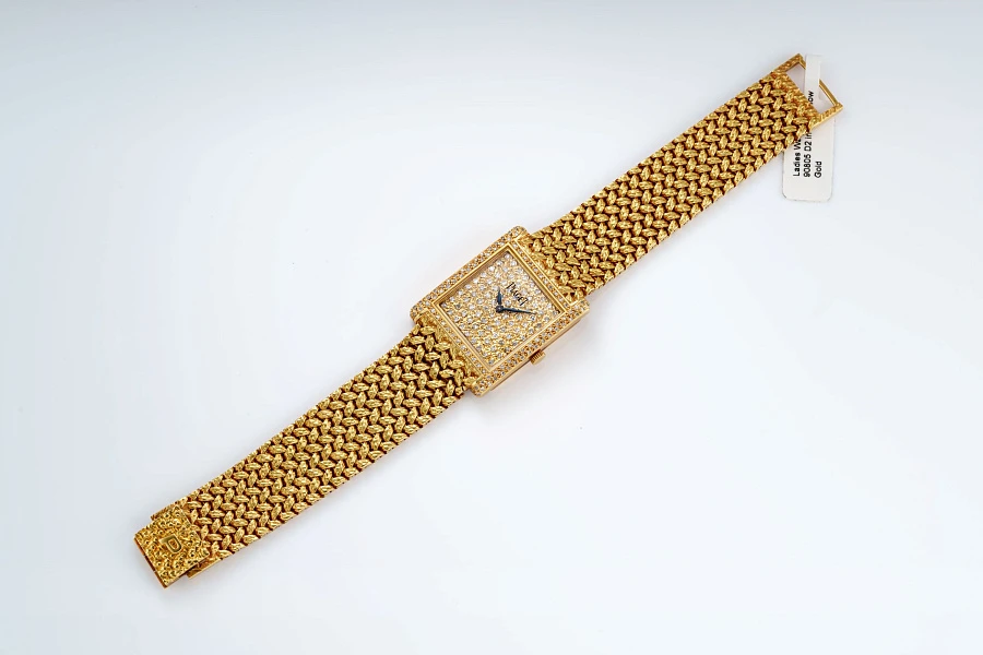 Tank Ref. 90805 D2 in 18k Yellow Gold