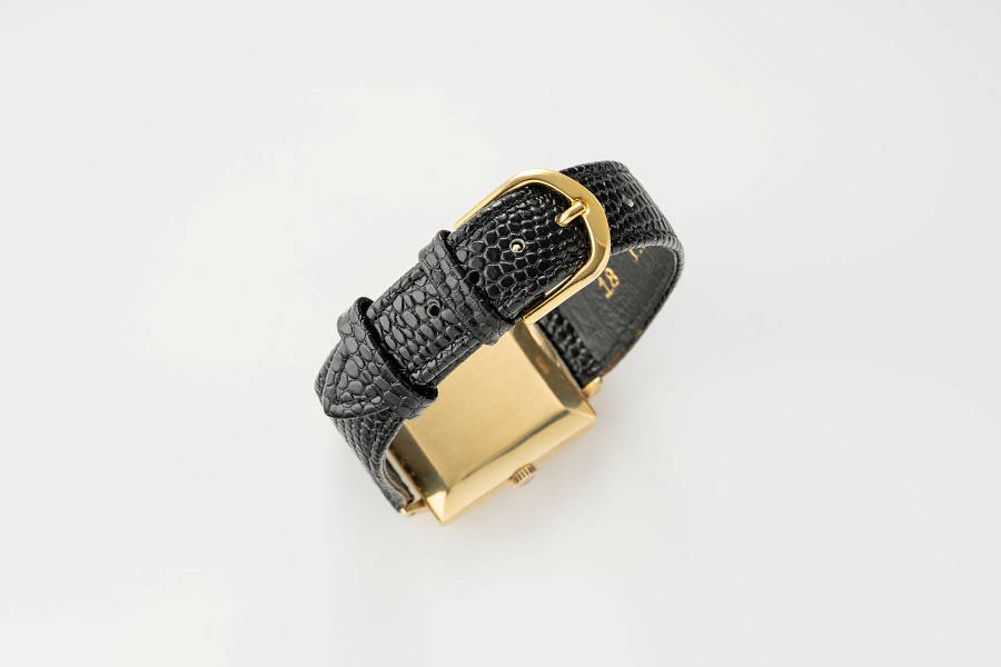 Automatic Square Ref. 14249 SC in 18k Yellow Gold