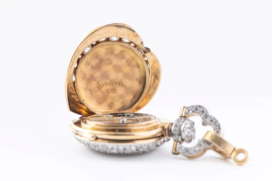 1920s Heart-Shaped Pendant Watch in 18k Yellow Gold with Diamonds