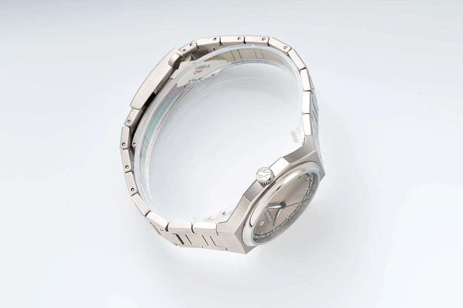 Perception V1 'Ying' in Stainless Steel