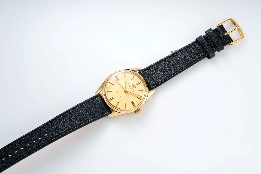 Angular Dress Watch Ref. 1810 in 18k Yellow Gold