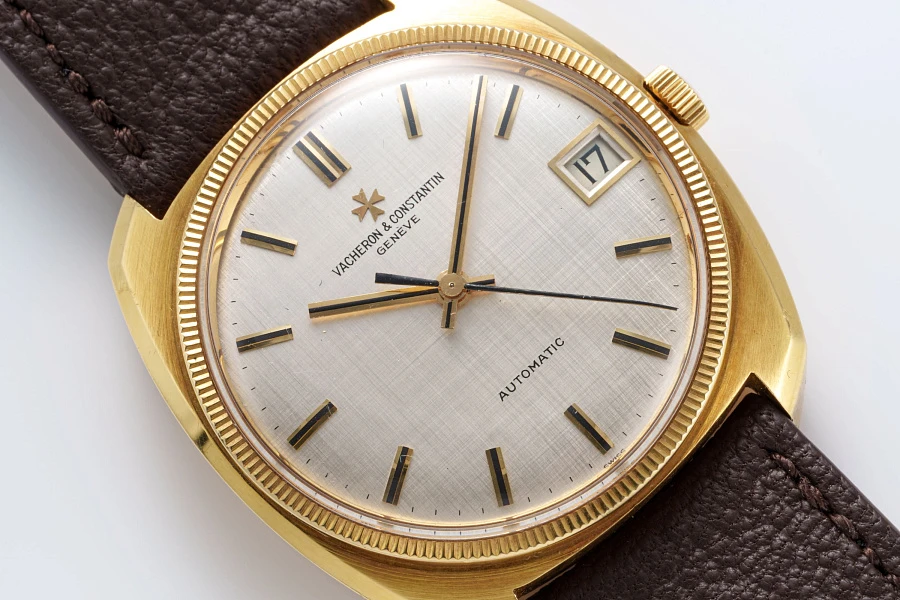 Cushion Case in 18k Yellow Gold