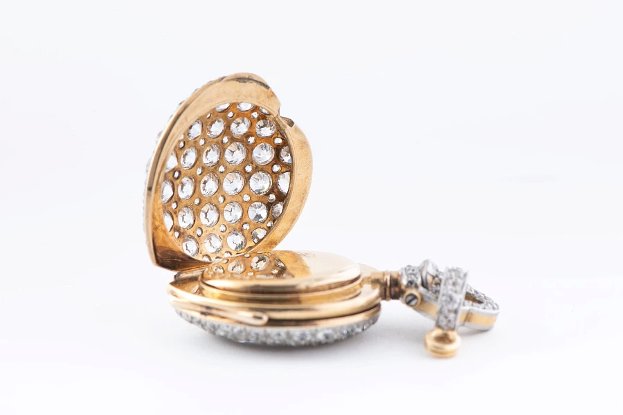 1920s Heart-Shaped Pendant Watch in 18k Yellow Gold with Diamonds