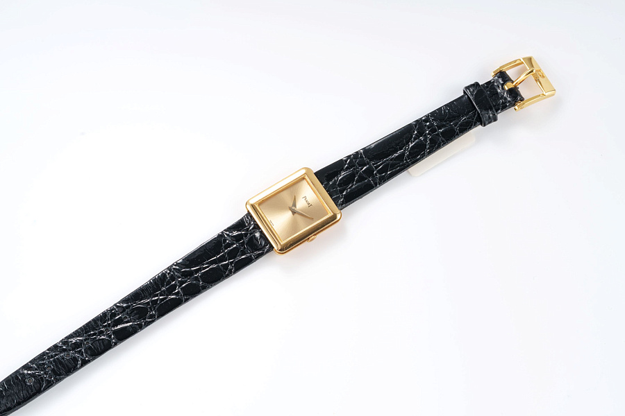 Tank Ref. 41542 in 18k Yellow Gold