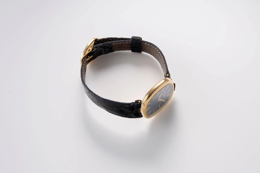 Ladies Ellipse Ref. 4223 in 18k Yellow Gold
