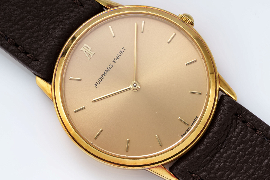 Quartz Dress Watch in 18k Yellow Gold