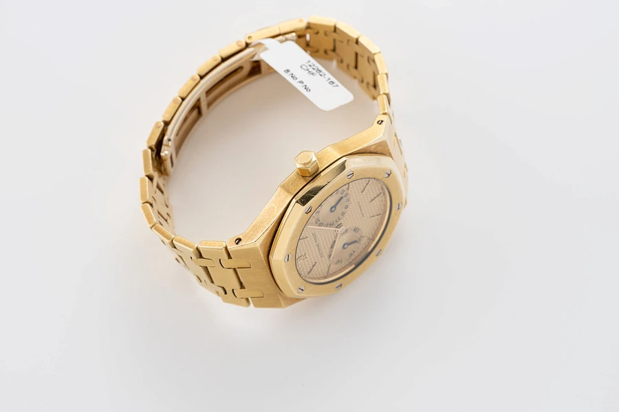 Royal Oak Day Date Ref. 25572BA in 18k Yellow Gold