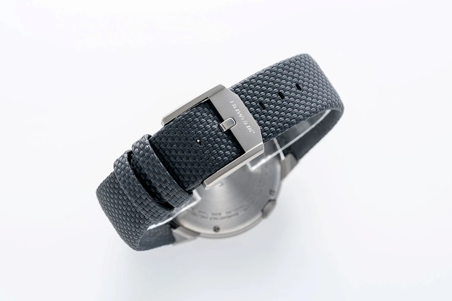 UR102 in Titanium