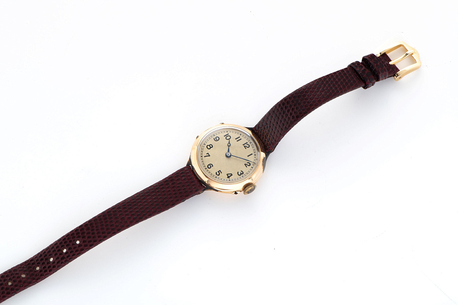 1920s  Wristwatch in 14k Yellow Gold