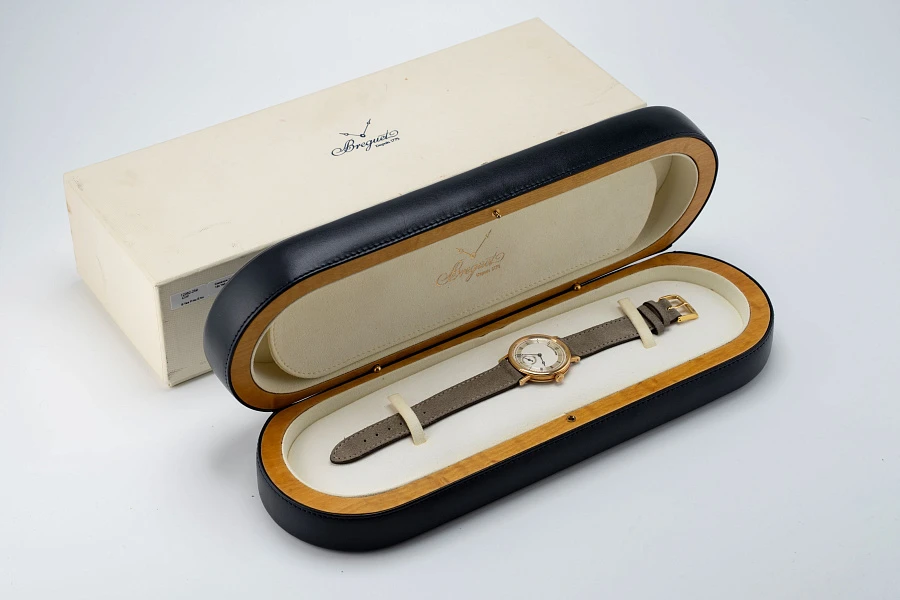 Classique Ref. 5907 in 18k Yellow Gold