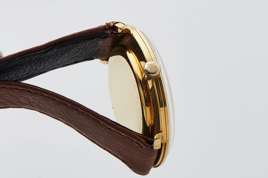 'Stubby Lugs' Dress Watch in 18k Yellow Gold