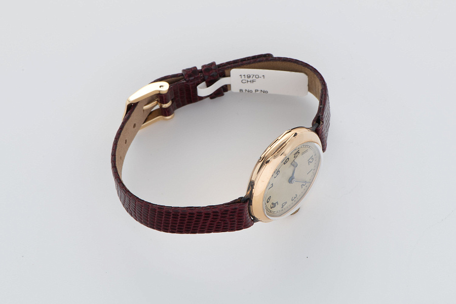 1920s  Wristwatch in 14k Yellow Gold