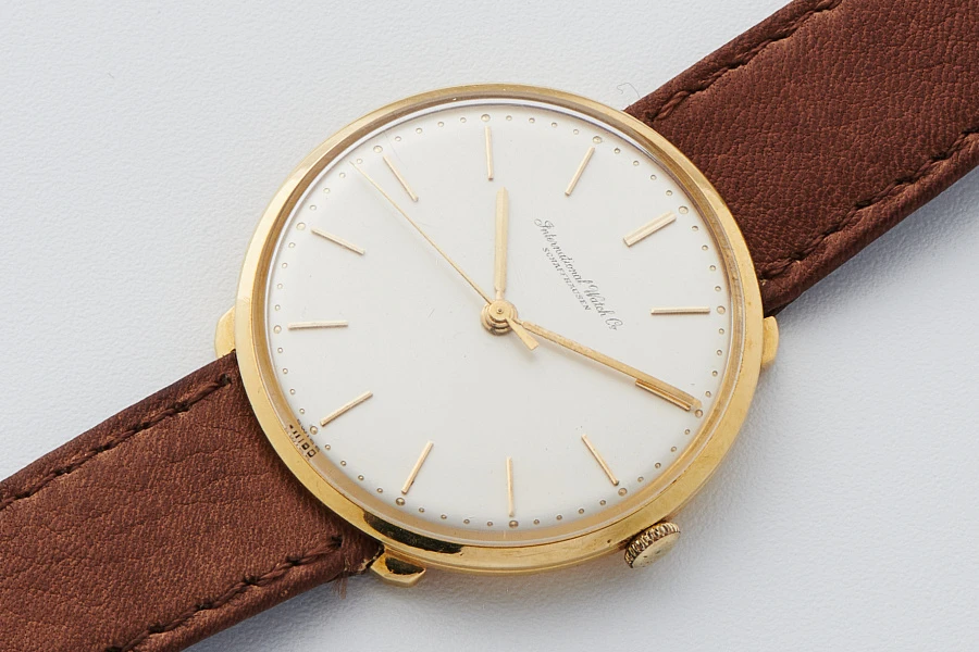 'Stubby Lugs' Dress Watch in 18k Yellow Gold